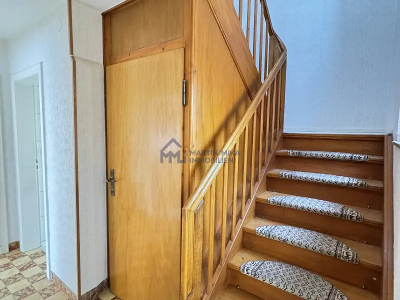 Treppenaufgang - Doppelhaushälfte in Kerpen / Blatzheim