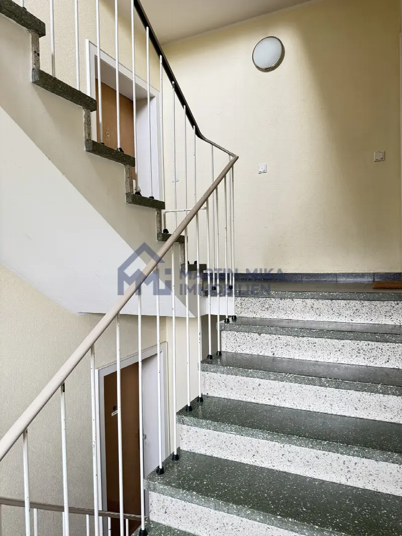 Hausflur 2 Bahlenstraße 150 Martin Mika Immobilien - Etagenwohnung in Düsseldorf