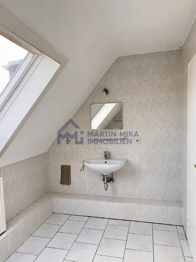 Badezimmer - Dachgeschosswohnung in Mönchengladbach